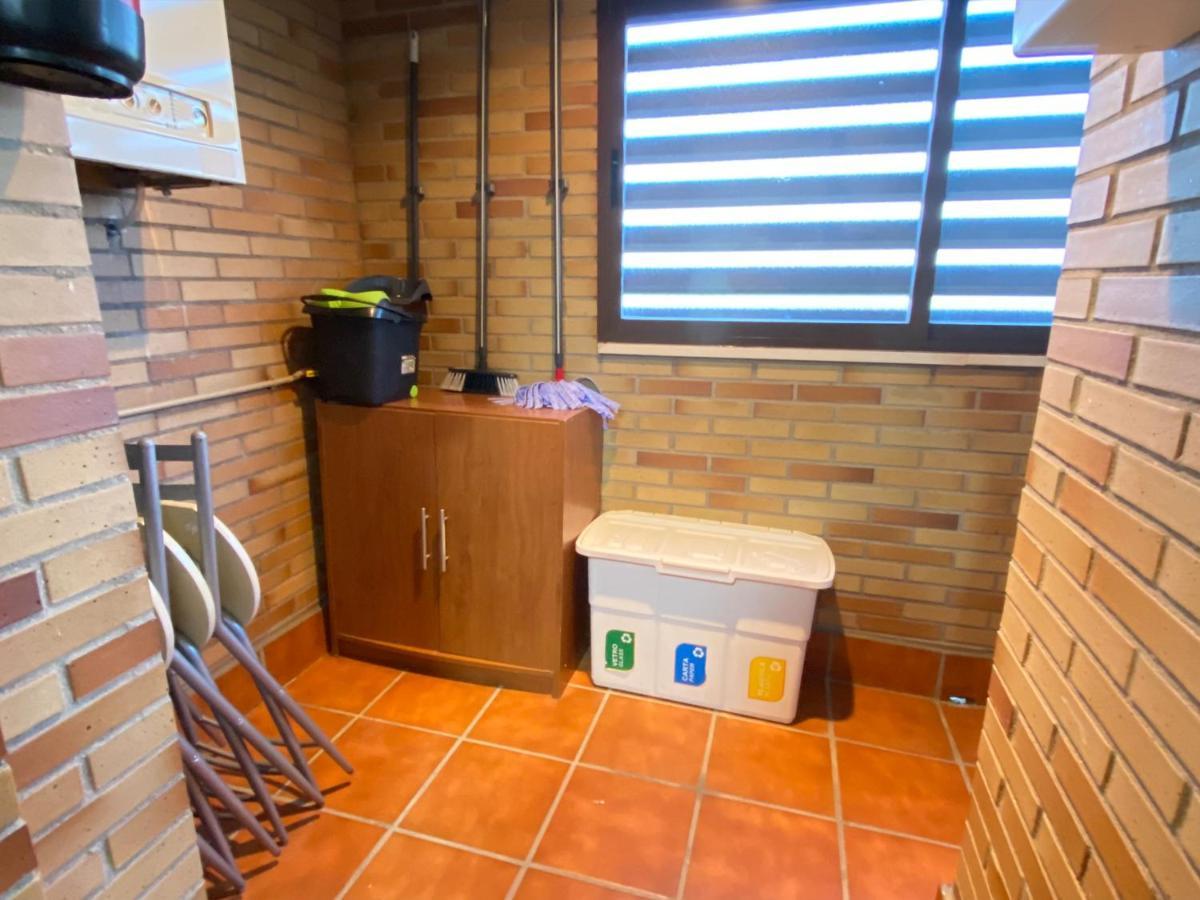 Aires De Toledo-Parque Warner Y Madrid En Familia Apartment Exterior photo